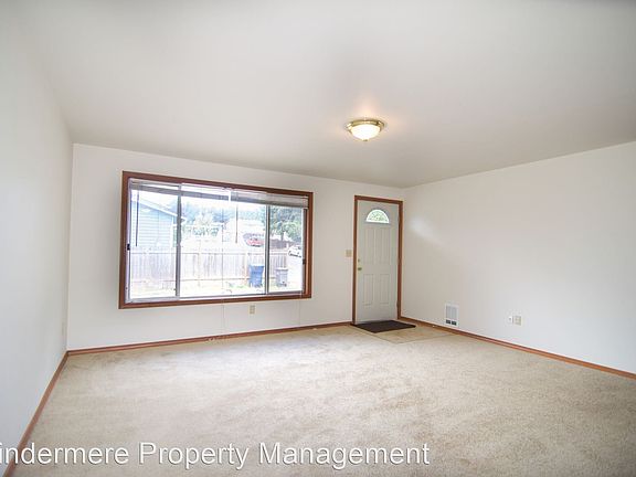 3rd image of 15623 Admiralty Way #B