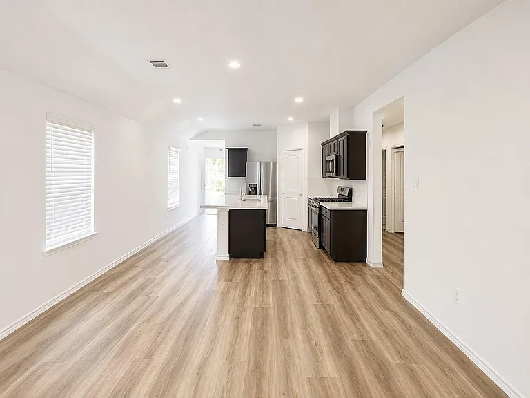 1930 Legacy Hills Dr — Photo 6