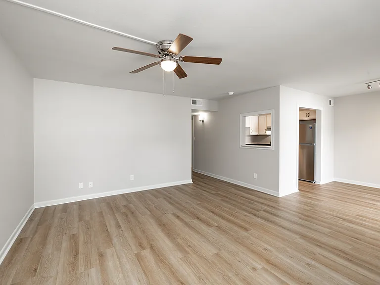 Breeze Apartments — Photo 32