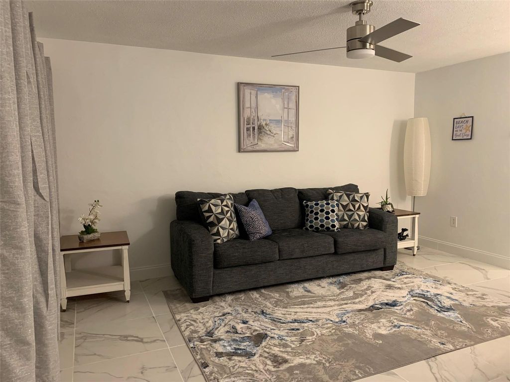 1110 N Riverside Dr APT 25, photo 6