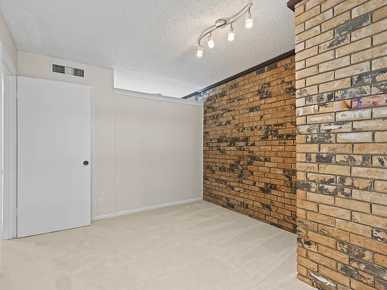 2015 Warnford Pl #2015 — Photo 28