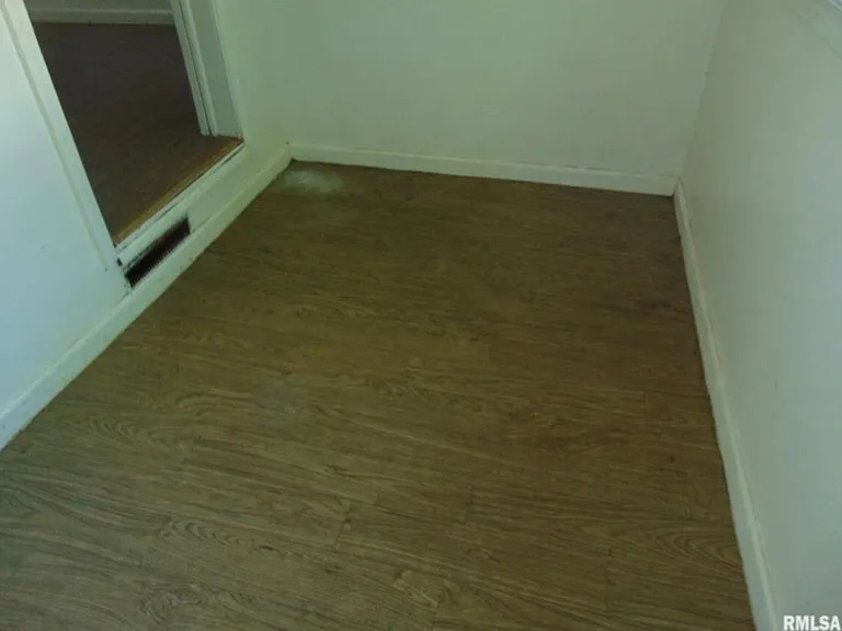 504 E Hill St — Photo 8