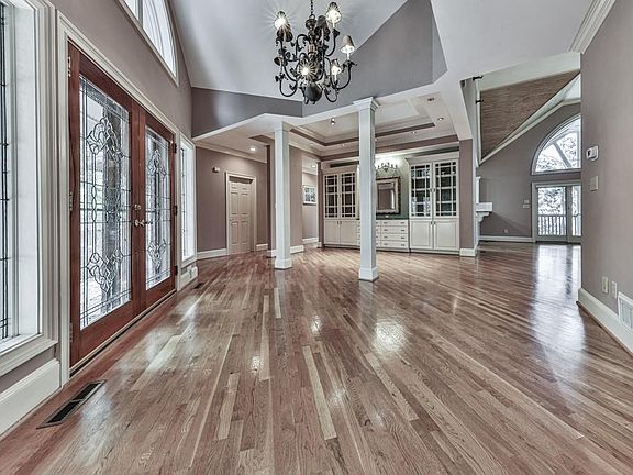 5th image of 212 High Trail Vista Cir