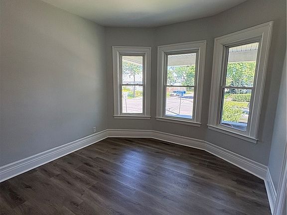 4th image of 155 Lafayette Ave