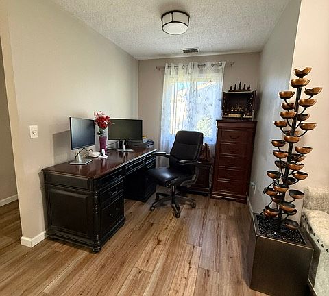 3rd image of 1402 Summer Hill Dr