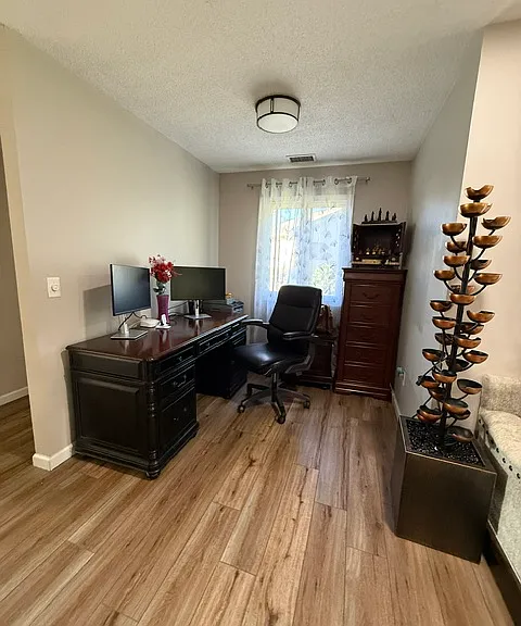 1402 Summer Hill Dr — Photo 3