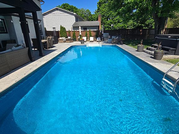 5th image of 1738 Hickory Hill Dr