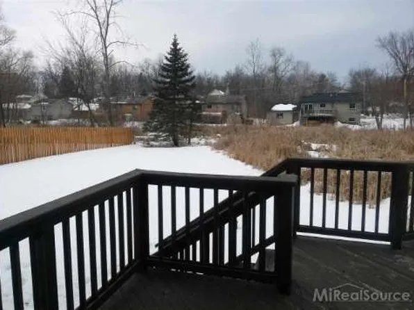 3930 Clubview Ave, West Bloomfield, MI 48324