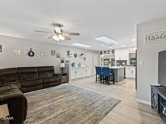 5th image of 1317 Dexter Dr W