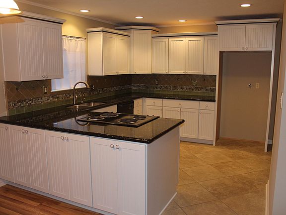 4th image of 8629 Lynwood Ln