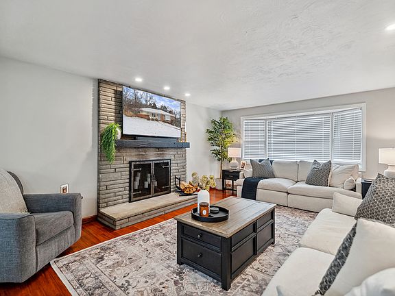 3rd image of 207 Chapel Ridge Dr