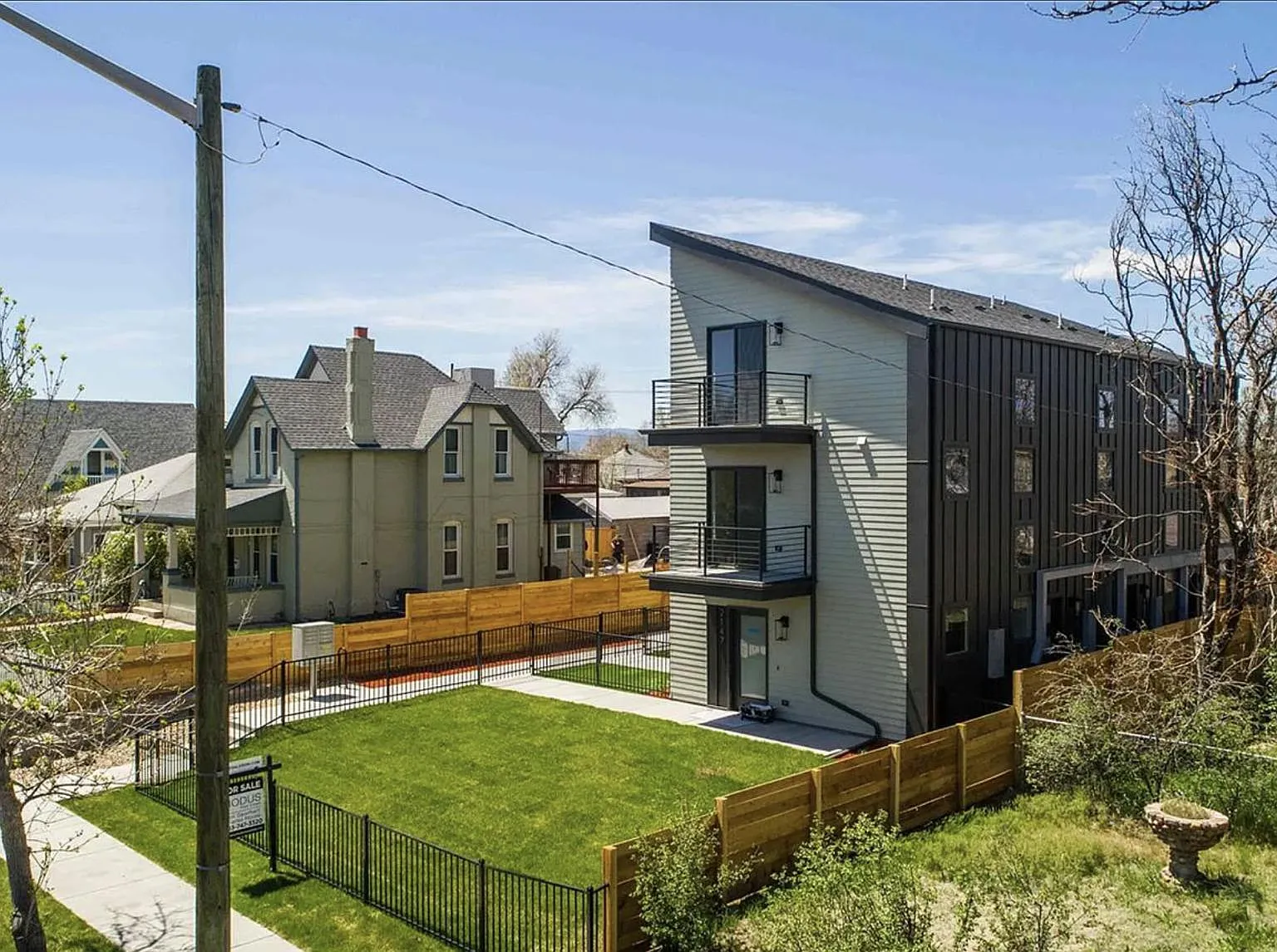 2147 S Acoma St — Photo 4