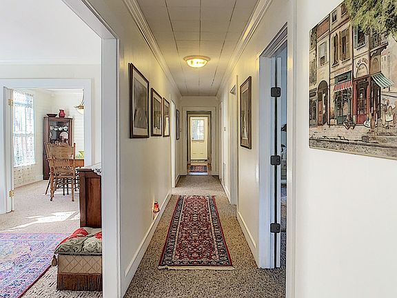 4th image of 706 Park Dr