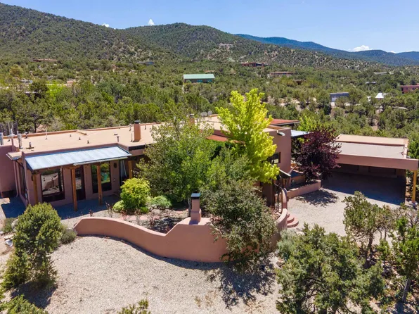 1002 Canon Heights, Taos, NM 87571-1002