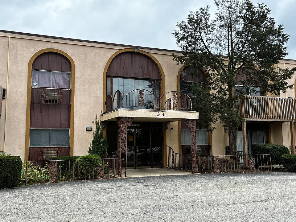 33 S Shaddle Ave #212