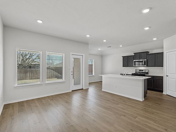 2nd image of 2305 Montgomery St