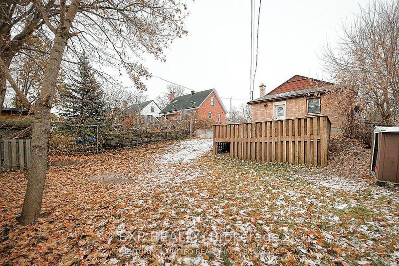 Peterborough House for rent - 5 Bedrooms — photo 40