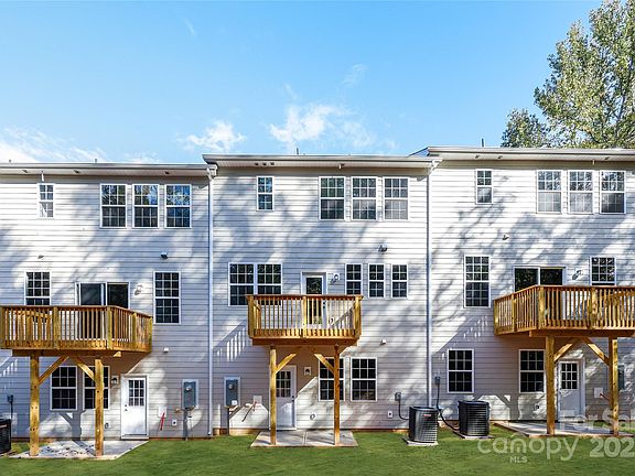 2nd image of 1025 Bandon Dr
