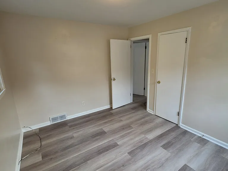 1421 & 1423 Creighton Ave #1421 — Photo 12