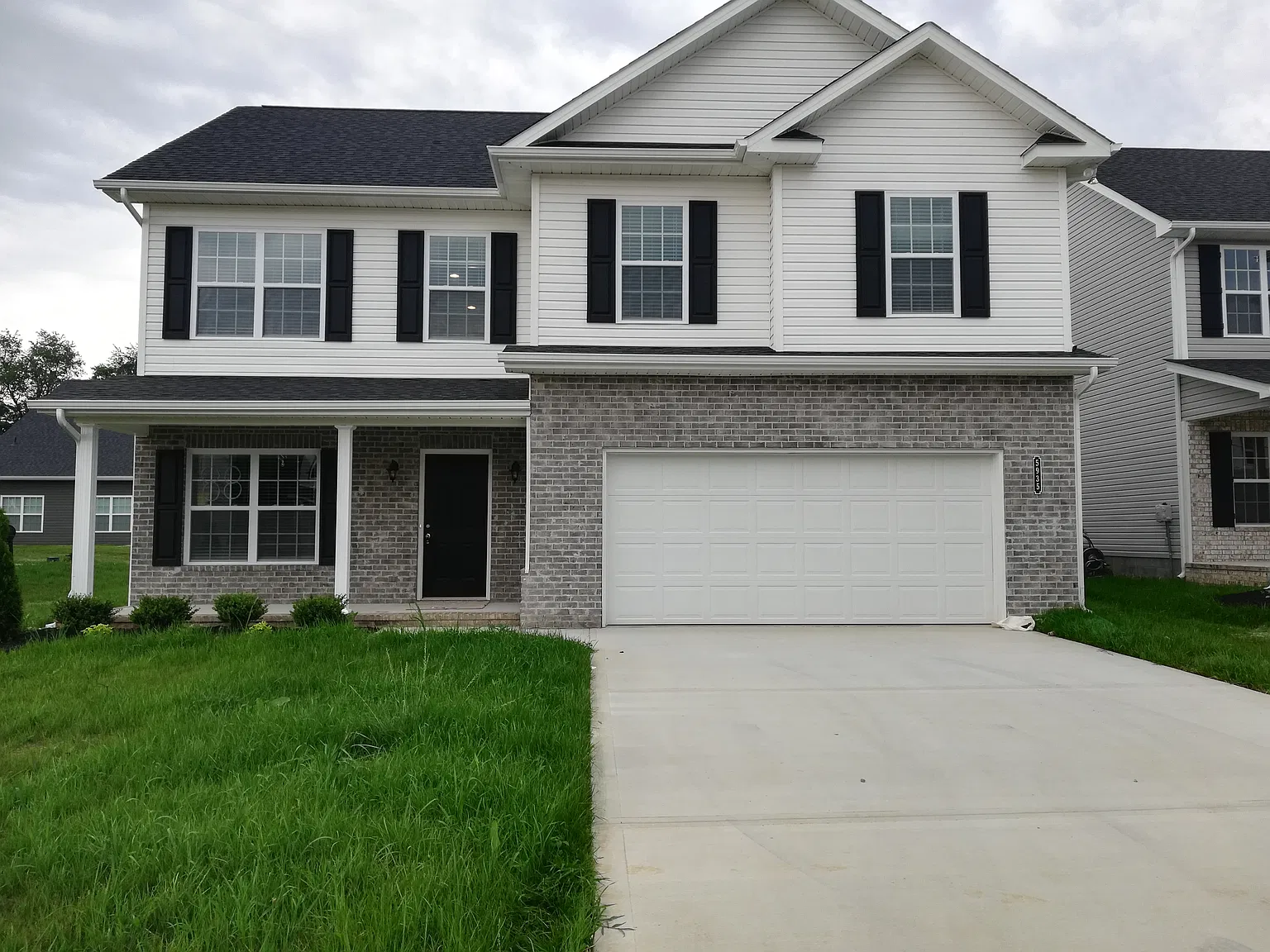 4 bed, 2.5 bath, 2162 sqft, $2,500 — Photo 1