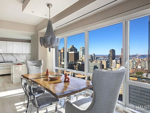 5th image of 322 W 57th St