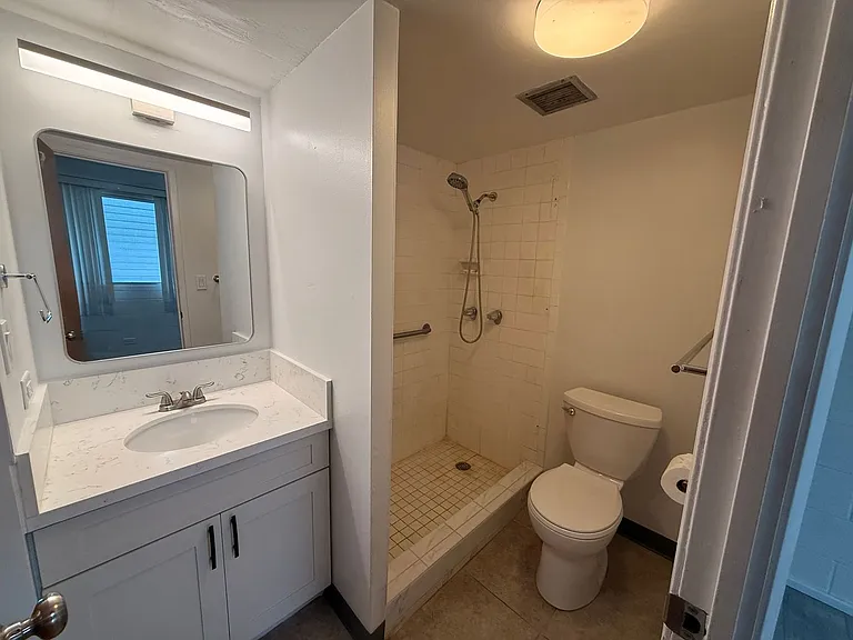 1099 Green St #309 — Photo 14