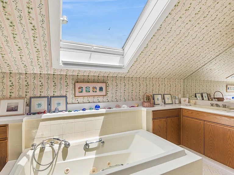 146 Westminster Rd — Photo 31