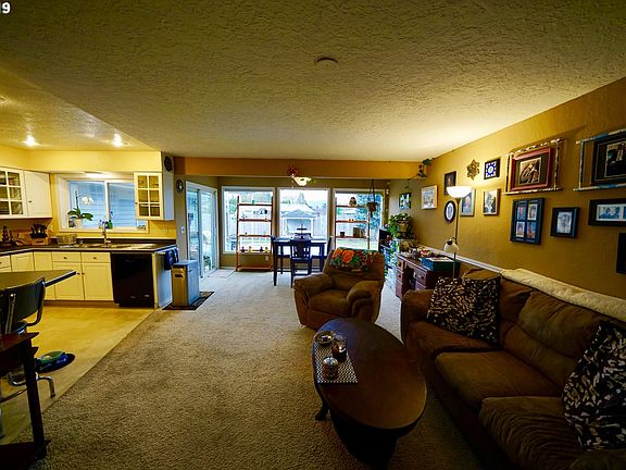 5th image of 2425 Pacific Way