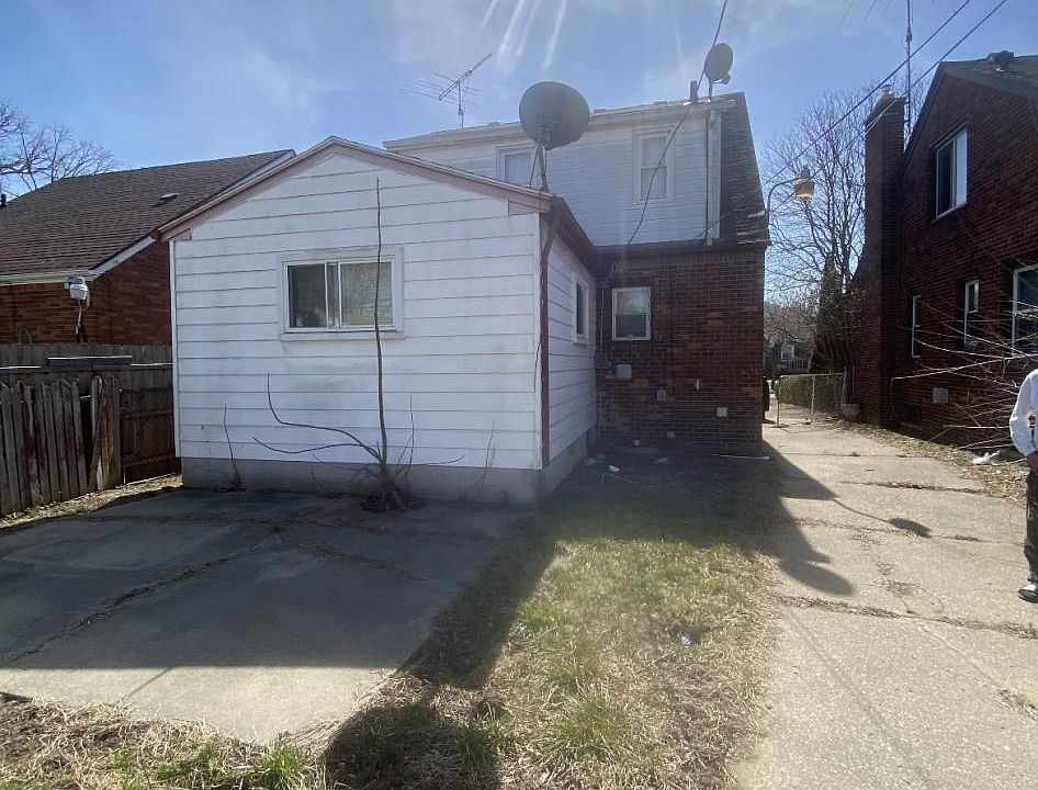 2nd image of 15321 Fairmount Dr