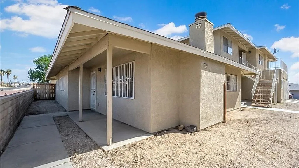 2 bed, 1000 sqft, $1,350 — Photo 3