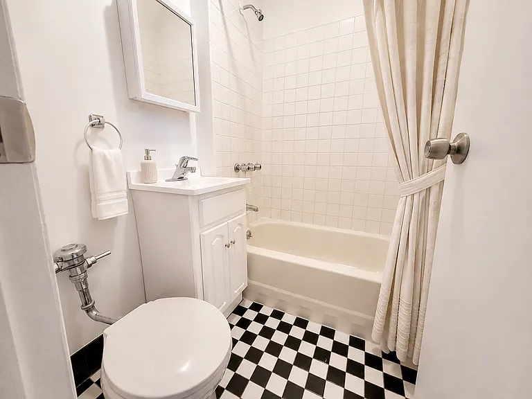 300 Quincy St #3C — Photo 6