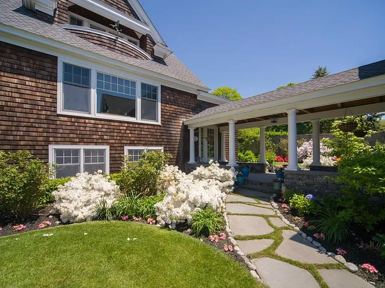 190 Coggeshall Ave — Photo 3
