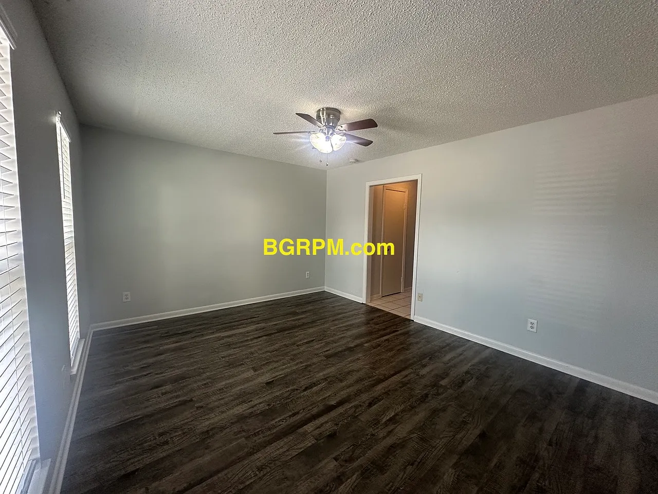 2 bed, 1.5 bath, 1018 sqft, $935 — Photo 3