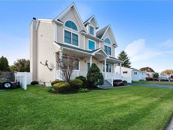 3rd image of 131 Morton Blvd
