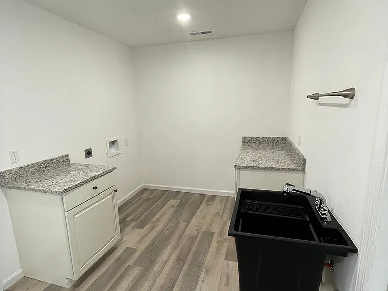 432 E James Dr — Photo 8