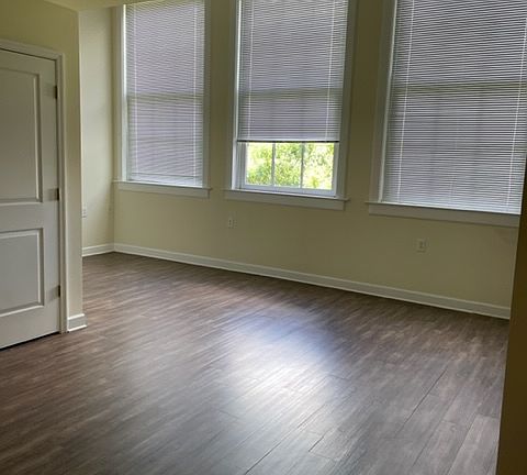 4th image of 600 E 8th St #101