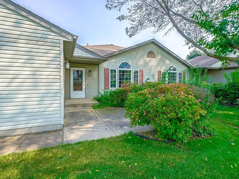 1300 Carriage Dr #A — Photo 7