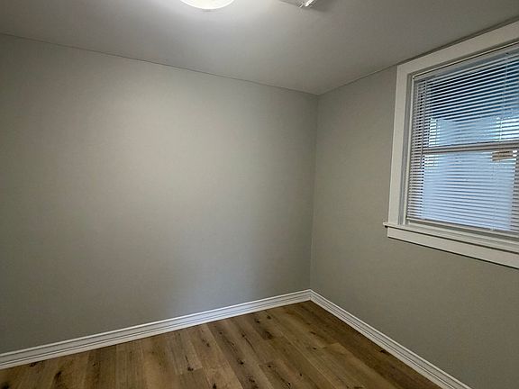4th image of 4912 Melville Ave #1LOWER