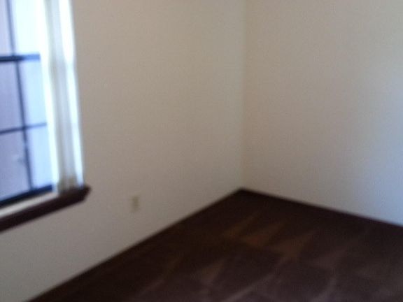 4th image of 625 Cherokee Ln