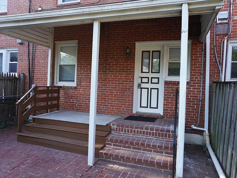 205 E Burke Ave — Photo 32