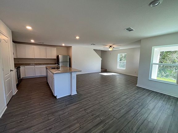 3rd image of 635 Bay Leaf Dr