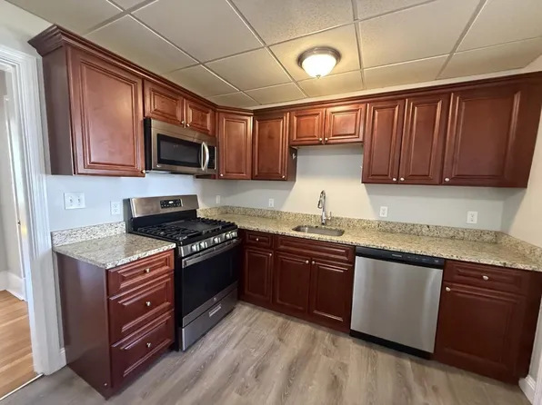 476 Locust St, Fall River, MA 02720