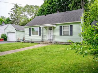 211 Fieldwood Dr, Rochester, NY 14609