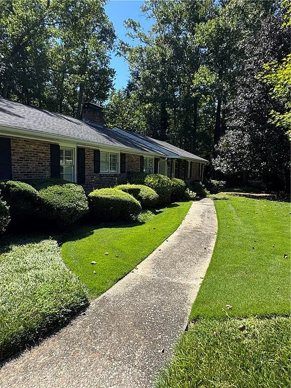 4 bed, 3.0 bath, 1723 sqft, $4,500 — Photo 2