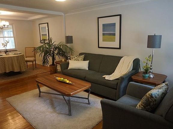 Open Concept living/dining room