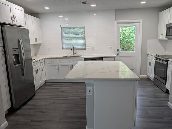 5th image of 3209 W Leila Ave
