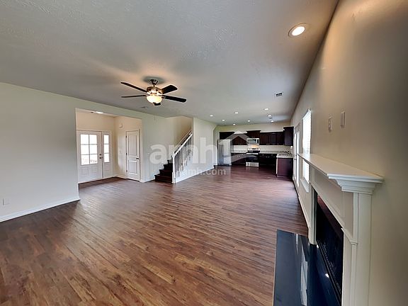5th image of 345 Sea Biscuit Dr