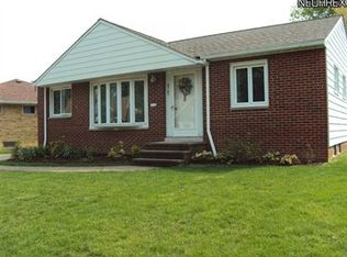 8707 Outlook Dr, Brooklyn, OH