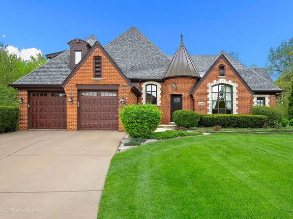 1300 Prairie Ct, West Chicago, IL 60185