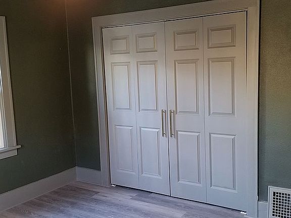 5th image of 405 36th St